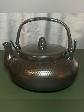 Black Teapot with Handle - Classic Home Kitchen Tea Server